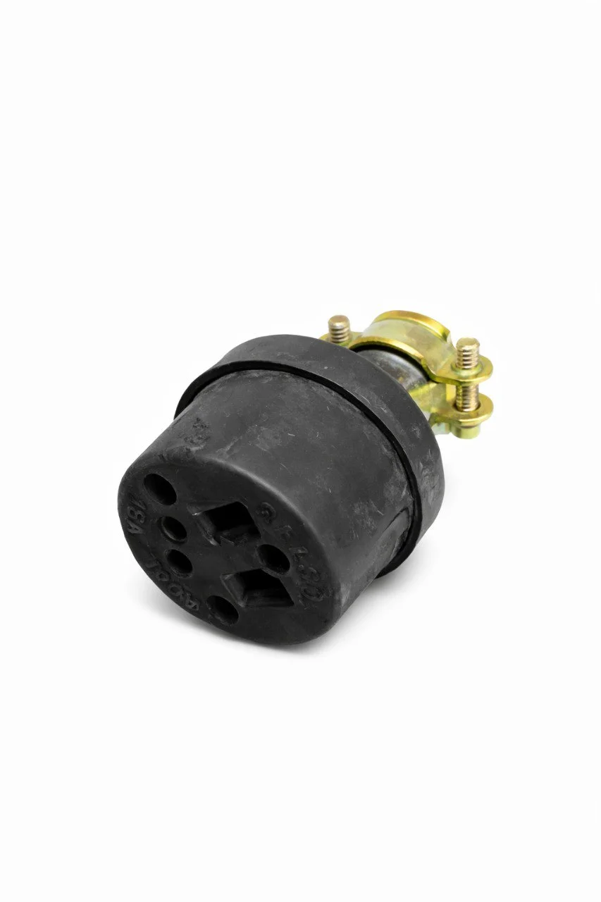 Toma Goma 15AMP Negro 125vlts C/POLO A Tierra